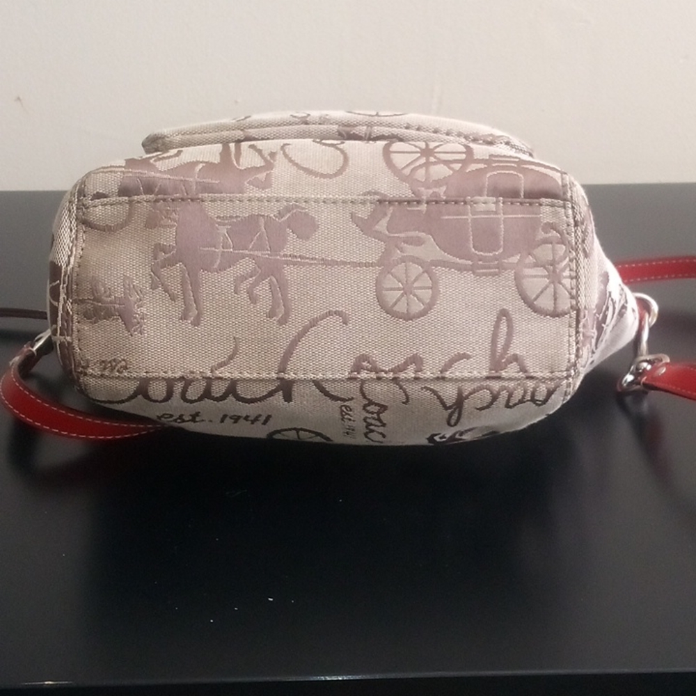 Coach - Picture 3 of 6